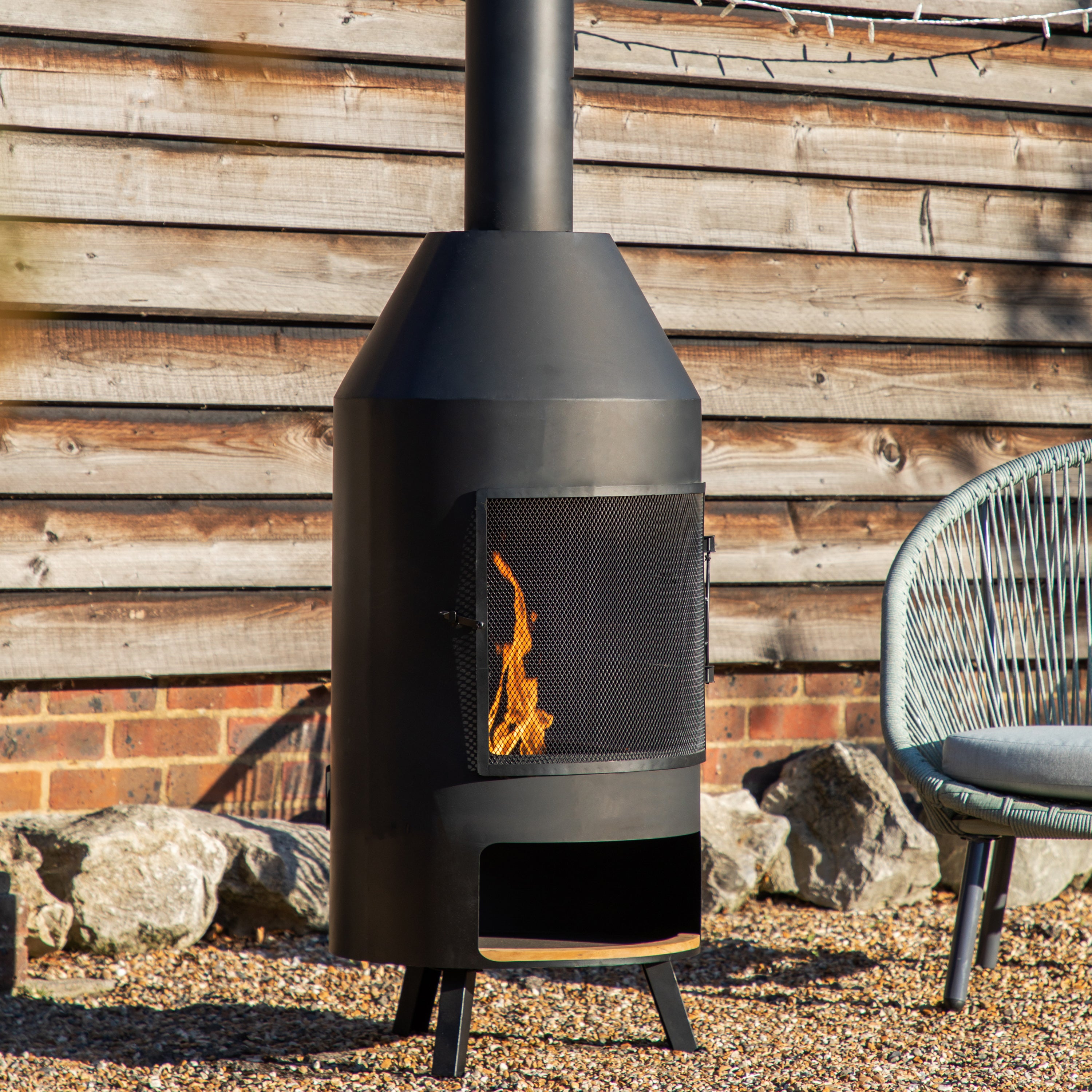 Black Chiminea with Pizza Shelf