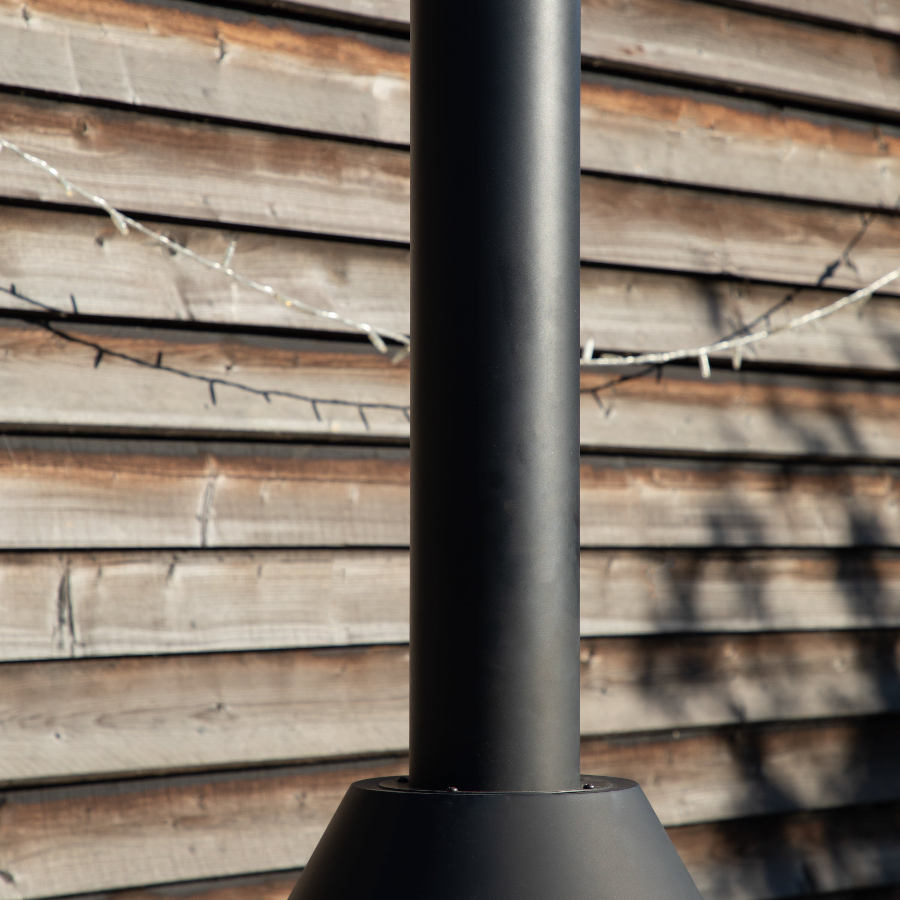 Black Chiminea with Pizza Shelf