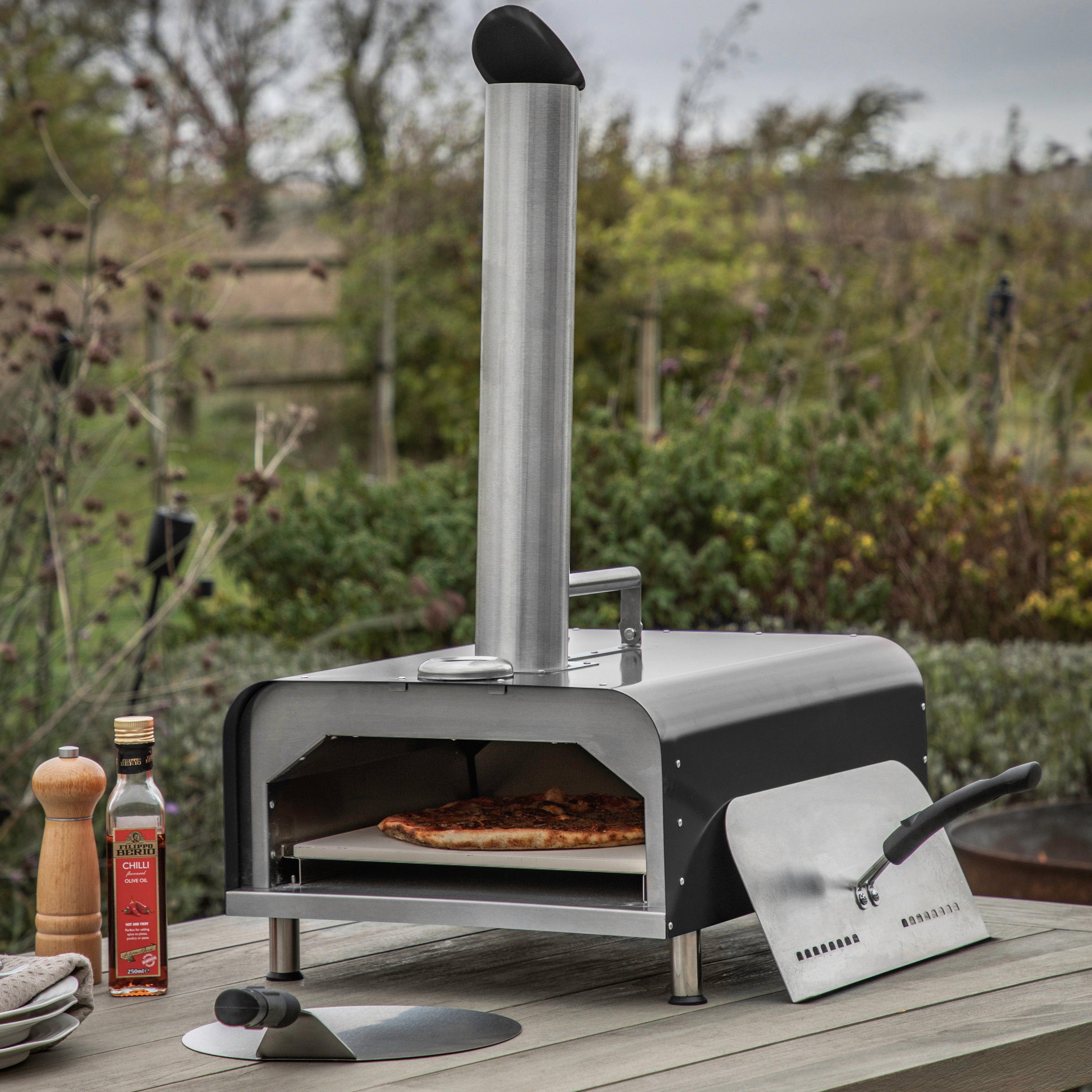 Black Pellet Pizza Oven